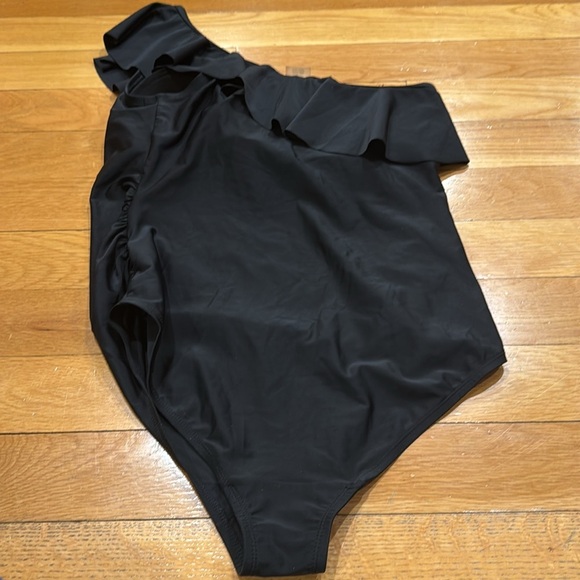 Beach Bump by Motherhood Maternity black one pieces swimsuit size medium. - Picture 8 of 9